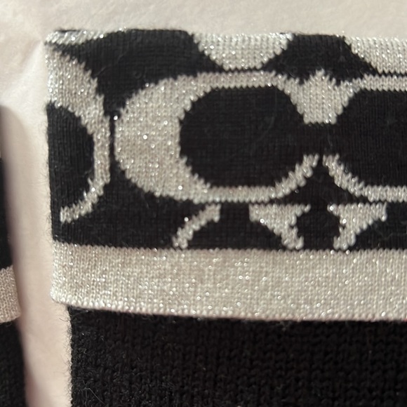 Coach Women's Signature "C" Knit Tech Gloves Set F86019 F86026 Scarf/Wrap - Picture 6 of 7